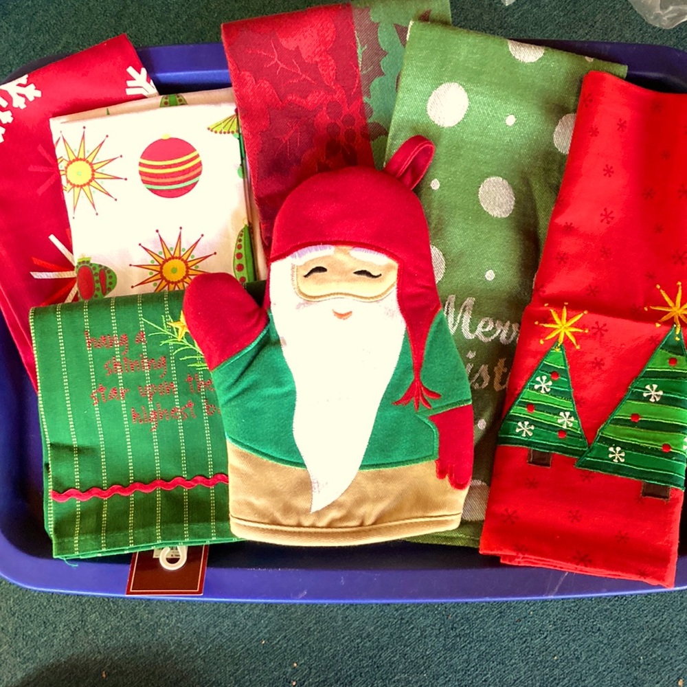 6 Holiday Dish Towels and Oven Mitt Crate and Barrel and William Sonoma